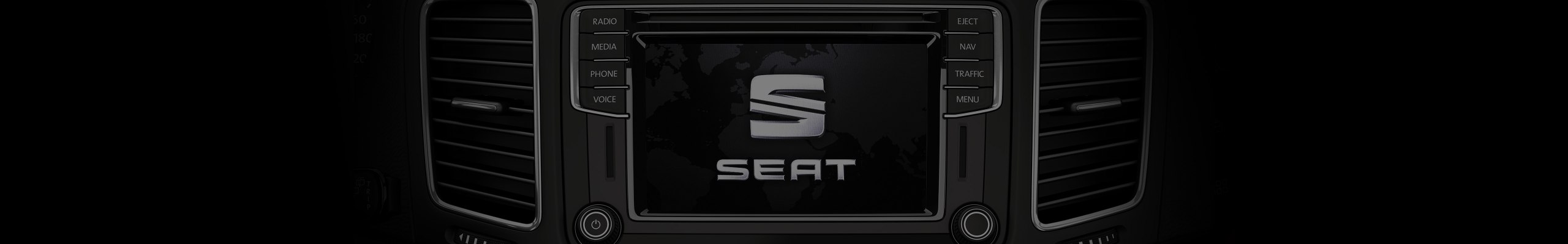 Zbliżenie na ekran multimedialny w SEAT-cie - mapy gps