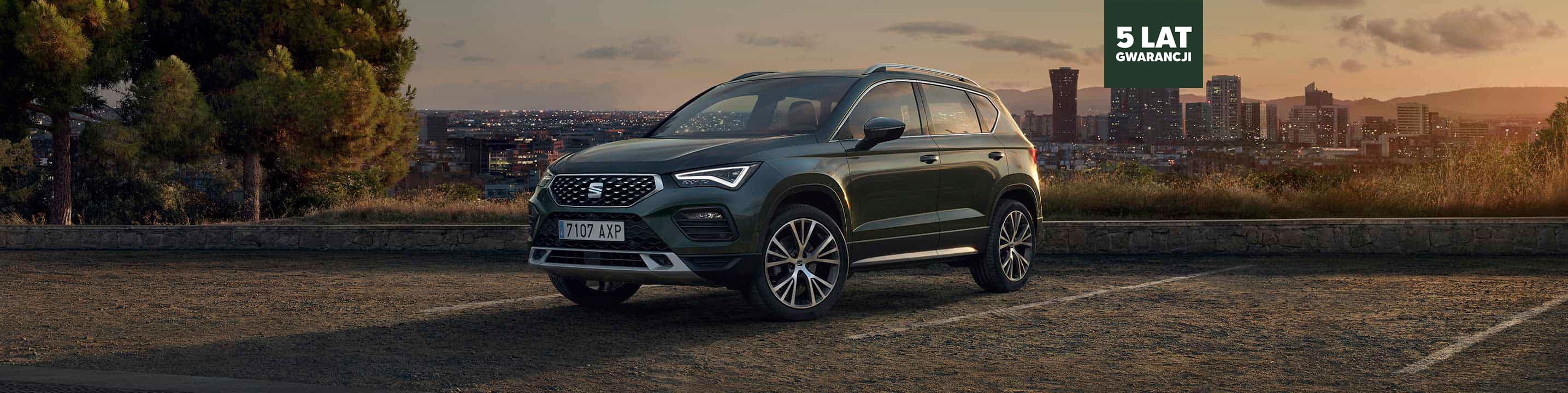 SEAT Ateca w wersji Dark Camouflage, widok z przodu, z odblaskowymi, srebrnymi elementami