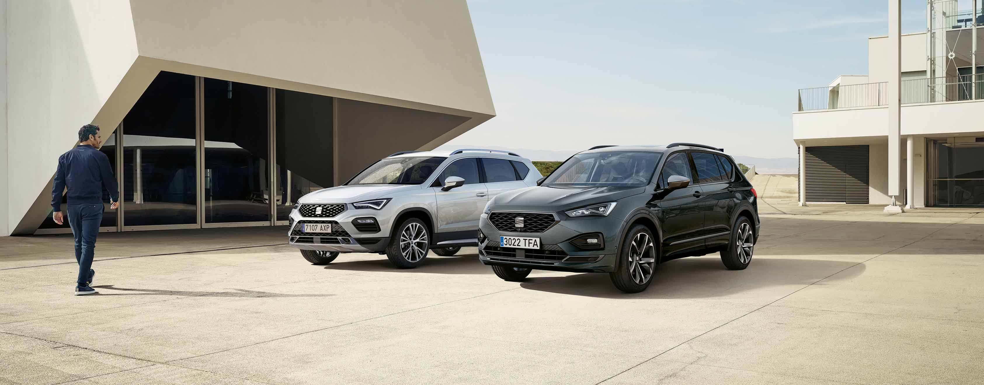 SEAT Leon kombi i SEAT Ibiza hatchback w terenie