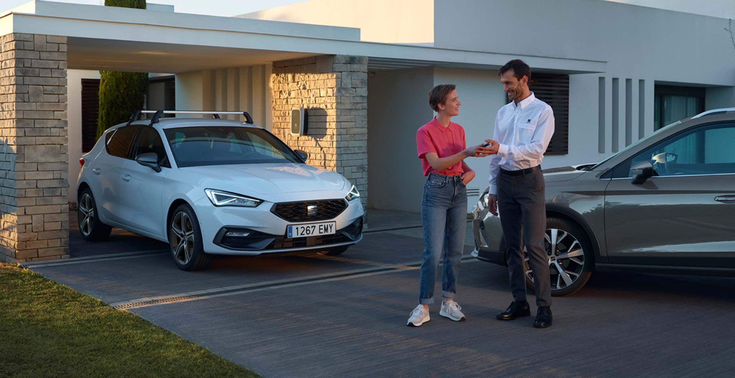 SEAT Leon na zaparkowany pod domem właściciela