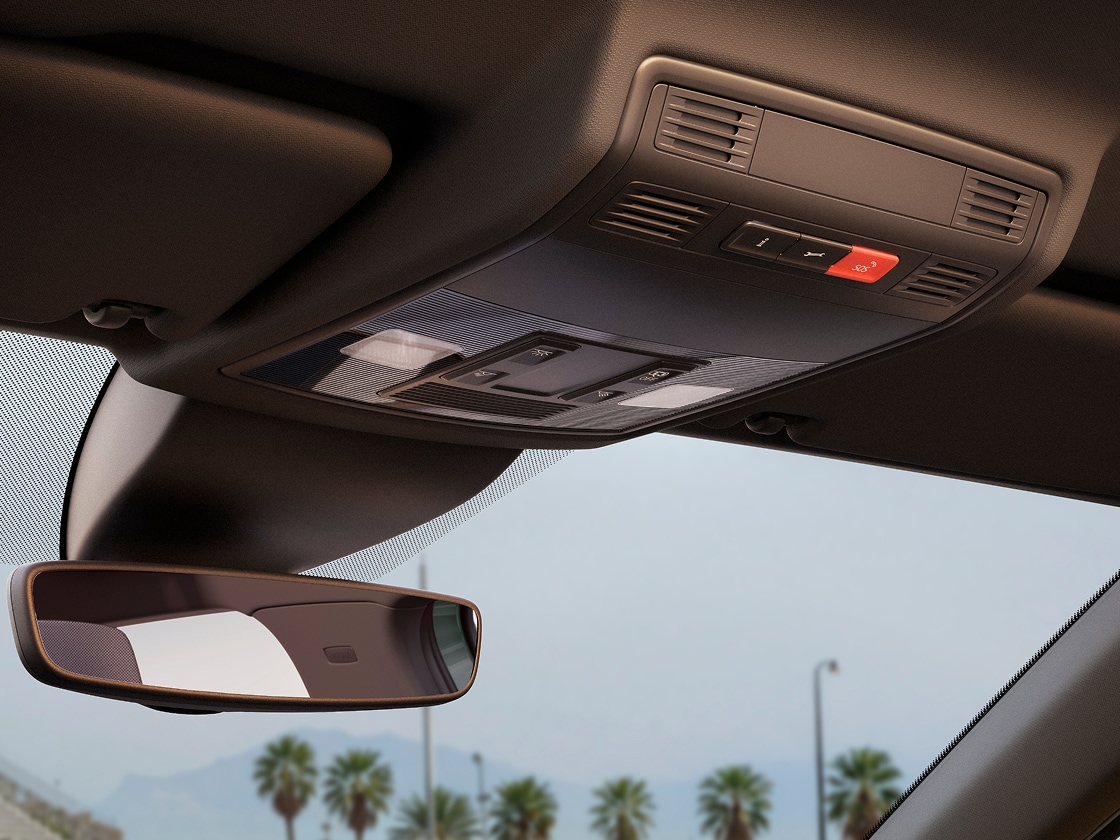 Widok na lusterko wsteczne SEAT-a Arony.