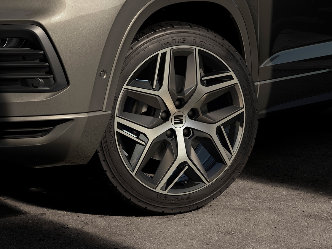 ekskluzywne 19-calowe felgił w kolorze cosmo grey dla modelu seat ateca