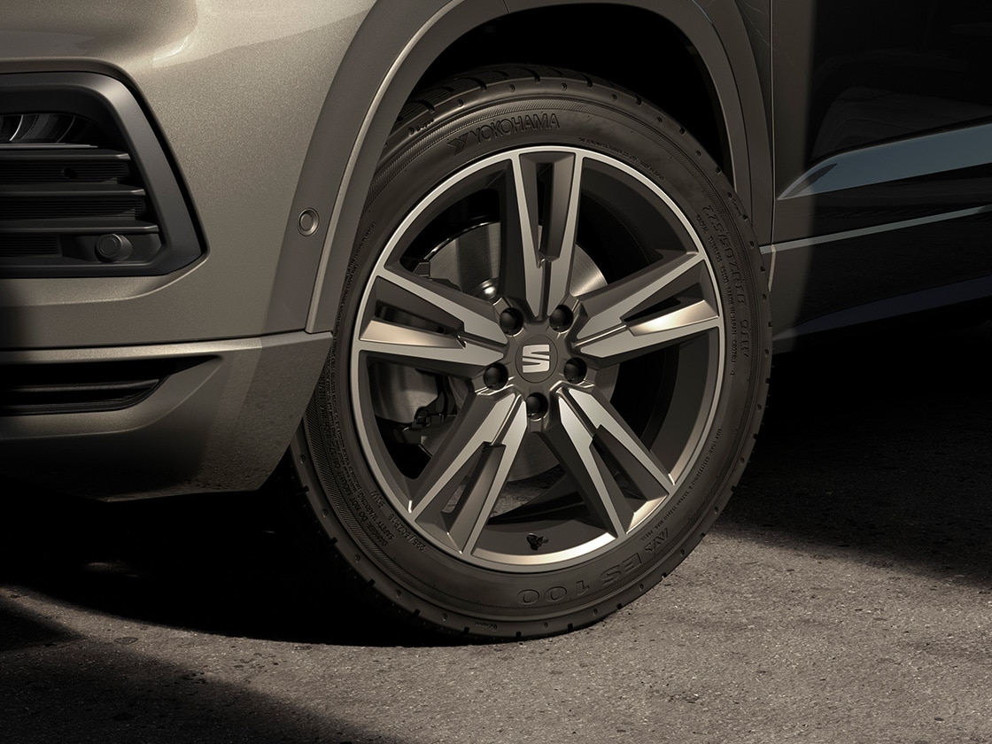 18-calowe obręcze kół w kolorze cosmo grey dla seata ateca