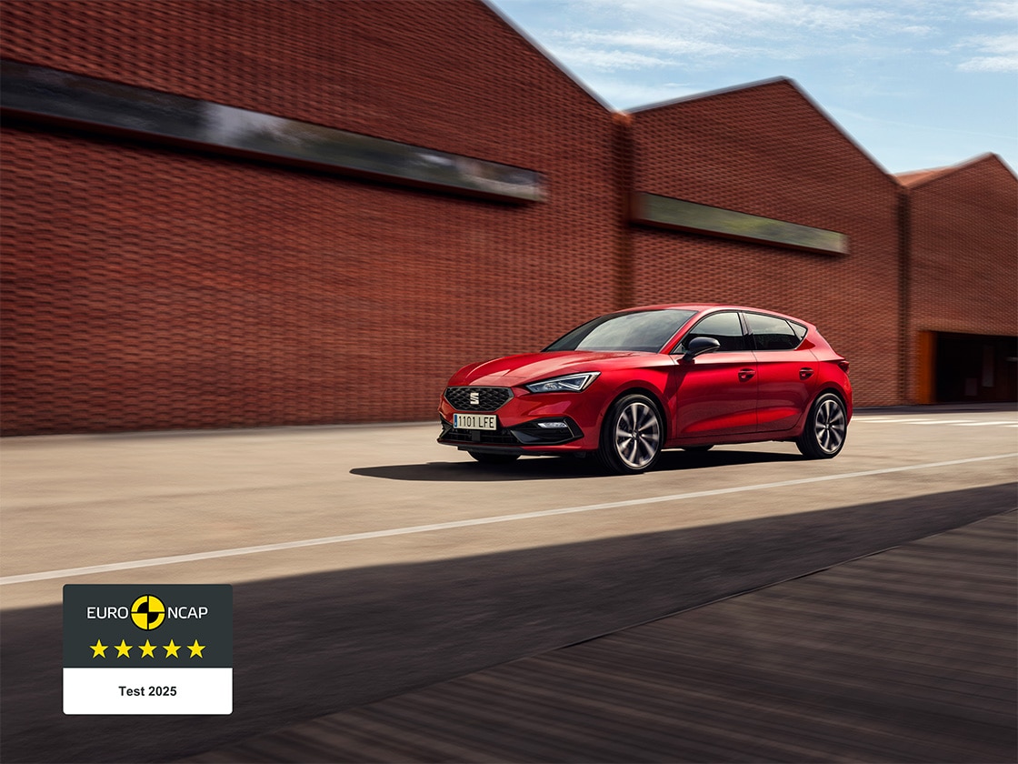 Logo certyfikatu bezpieczeństwa Euro NCAP, podkreślające fakt, że SEAT Leon utrzymuje swoją 5-gwiazdkową ocenę.