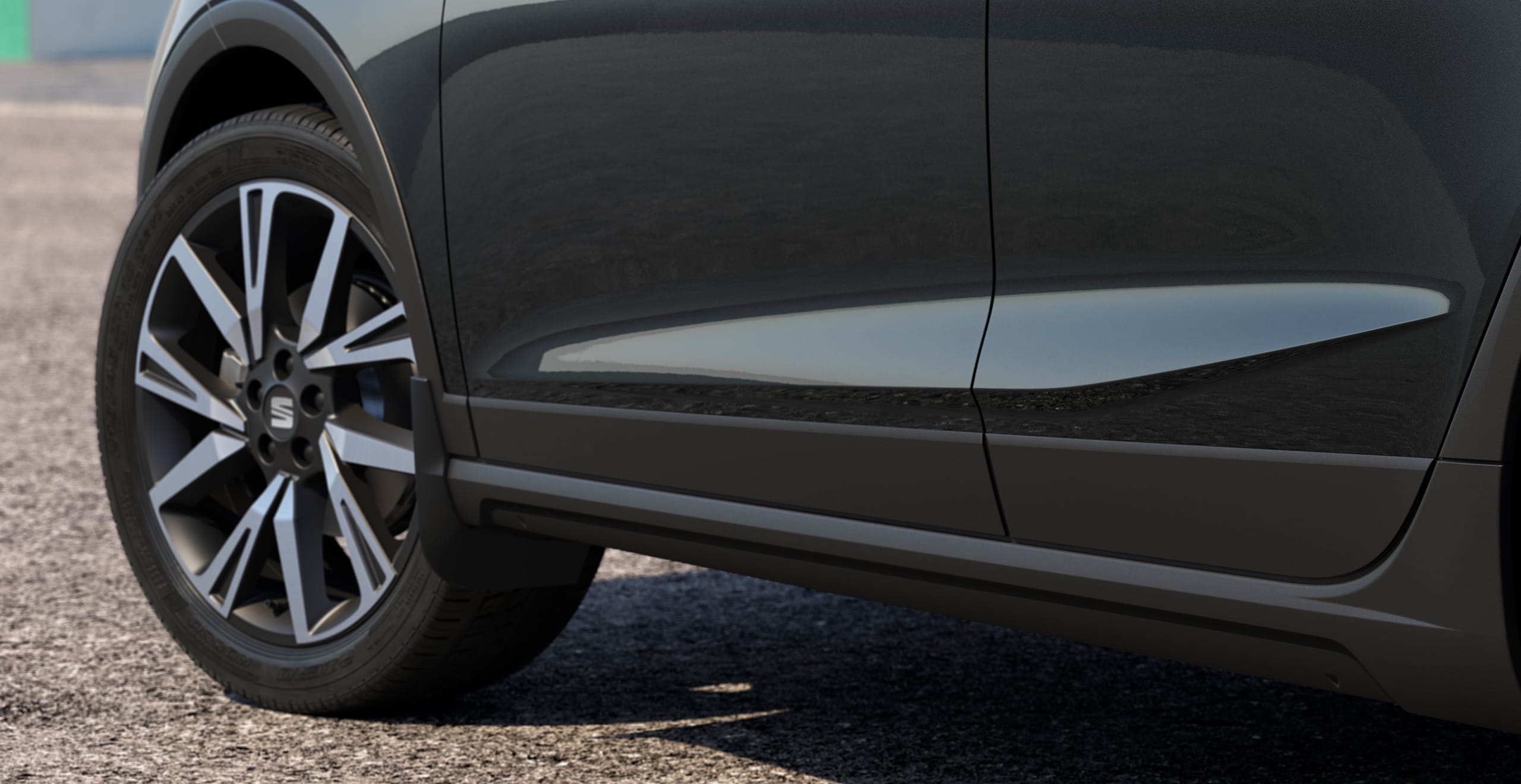 seat arona w kolorze dark camouflage z chlapaczami