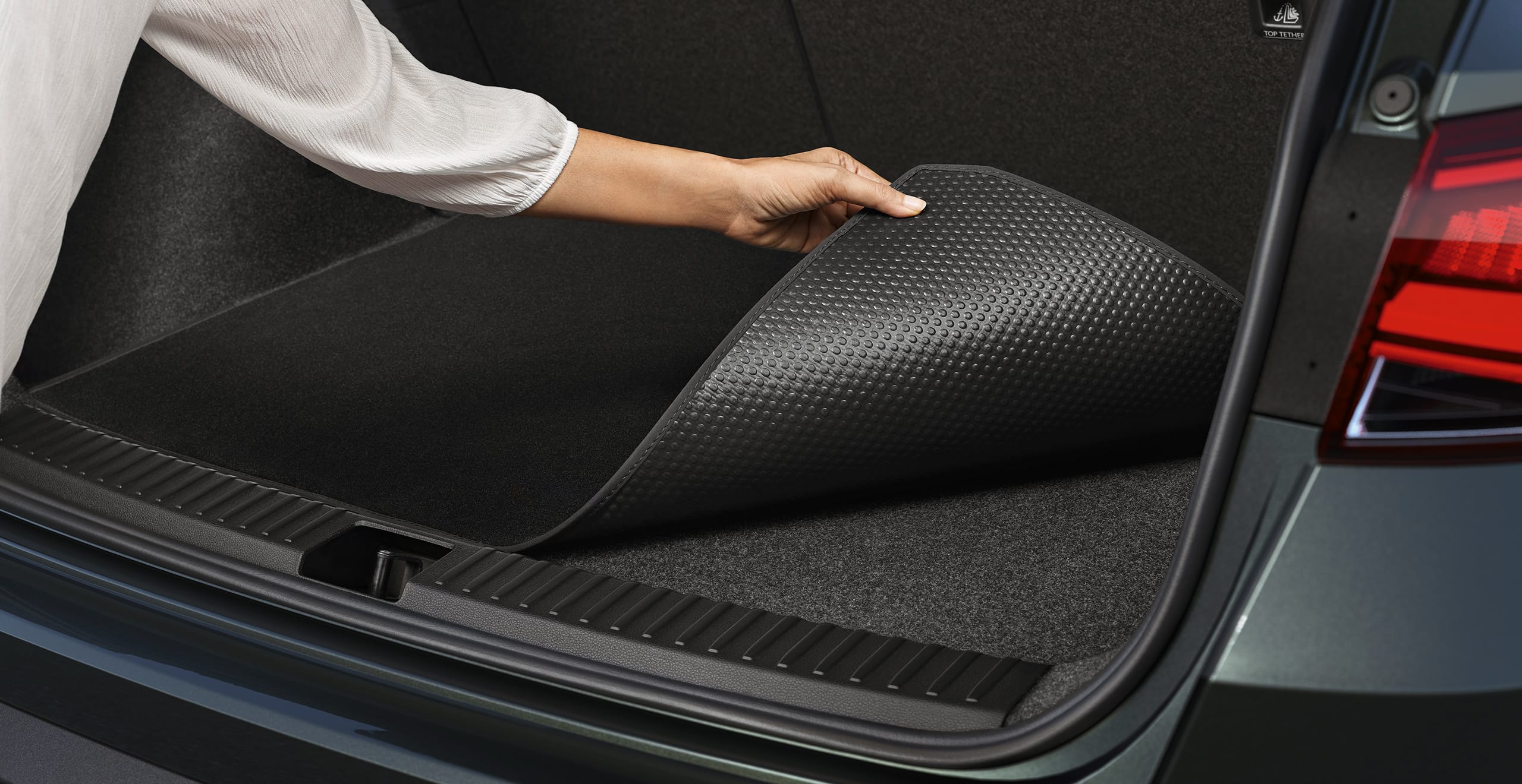 seat arona z matą bagażnika
