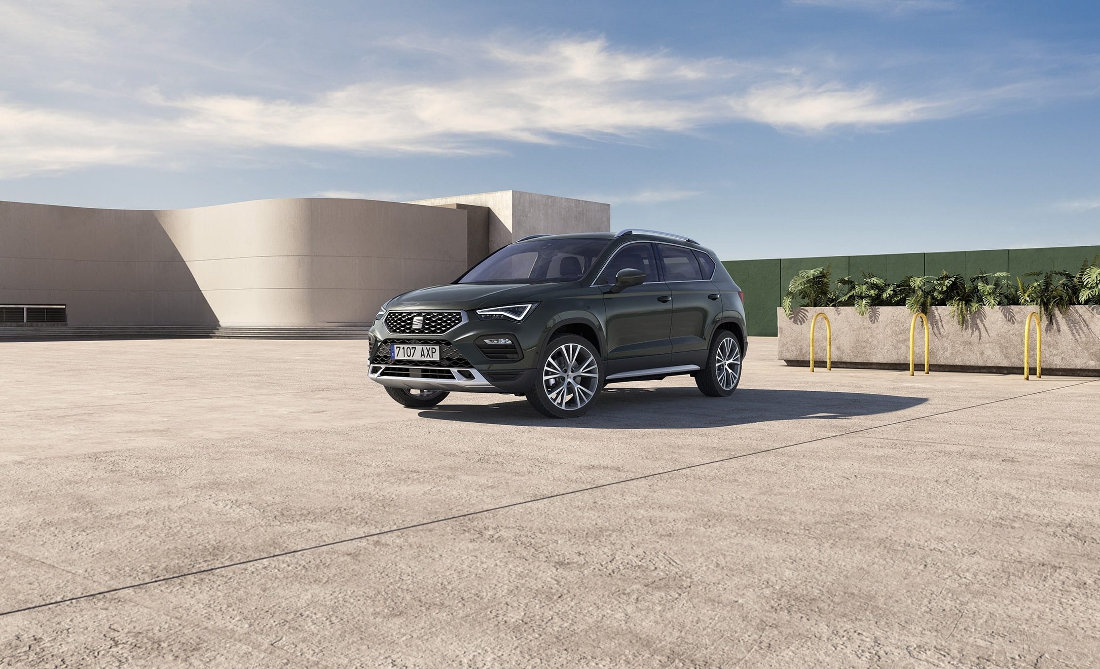 Widok z przodu z boku SUV-a SEAT Ateca Xperience