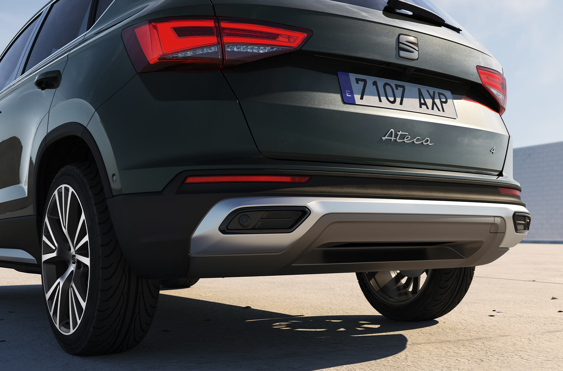 seat-ateca-dark-camouflage-colour-with-rear-exhaust-pipes