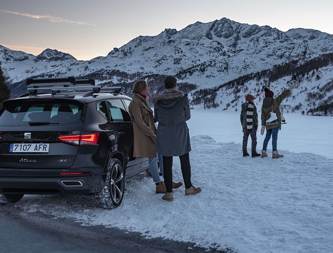 SEAT Ateca w zimowej scenerii na tle gór