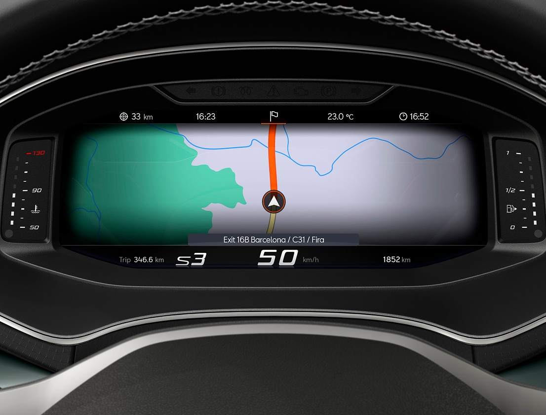 SEAT Arona: Digital Cockpit z mapą nawigacji o wysokiej rozdzielczości.