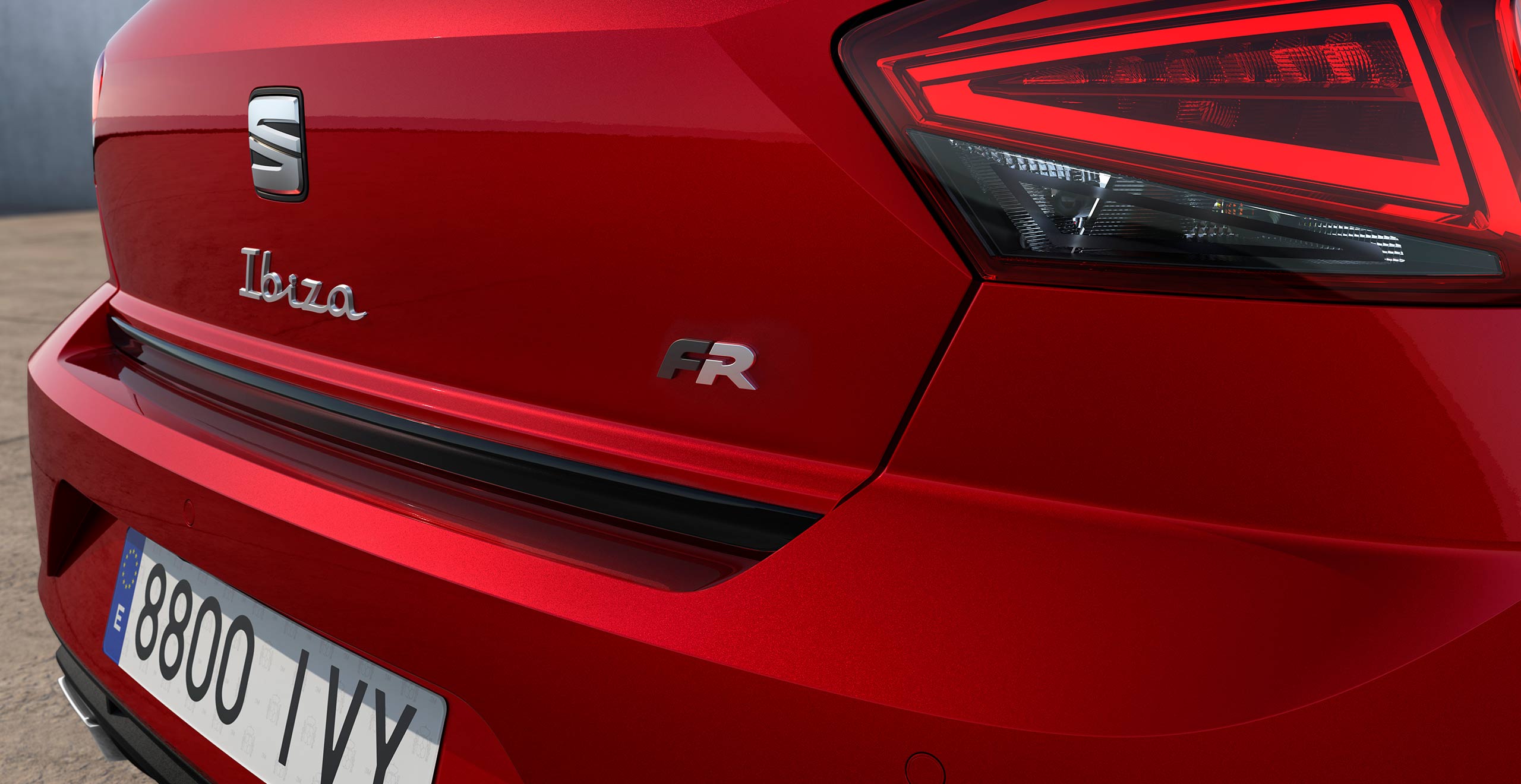 SEAT Ibiza w kolorze desire red, widok na tylny zderzak