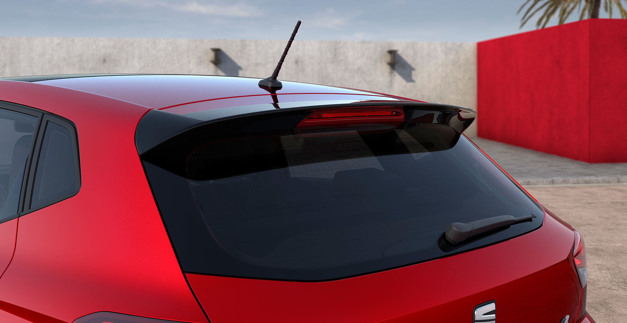 SEAT Ibiza w kolorze desire red z tylnym spojlerem