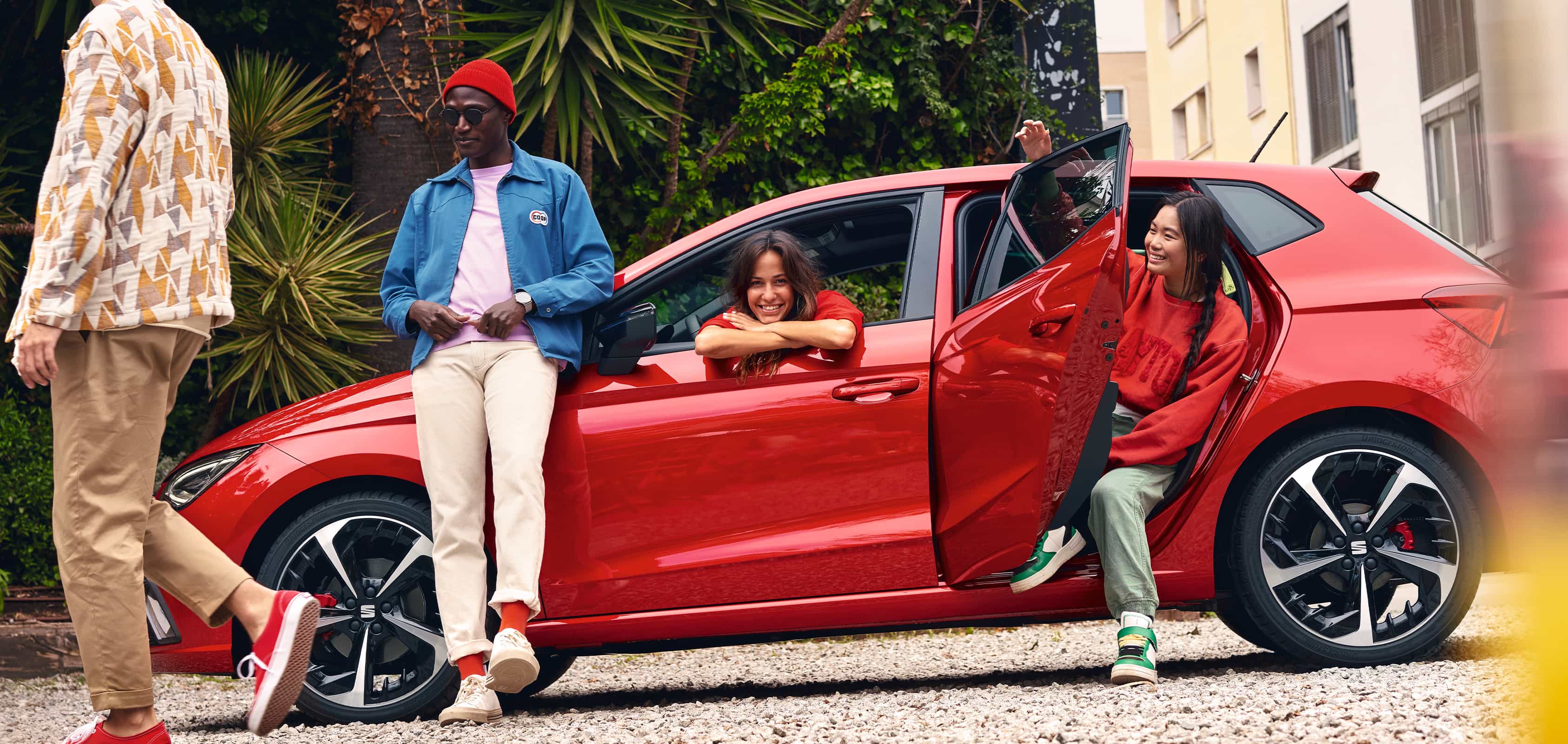Nowy SEAT Ibiza w kolorze desire red, widok z boku