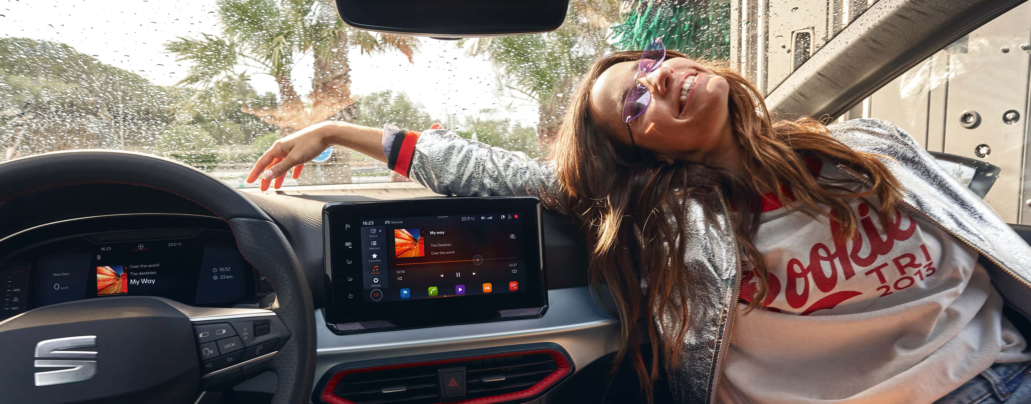 wnętrze nowego SEAT-a Ibiza z ekranem dotykowym 9,2 cala
