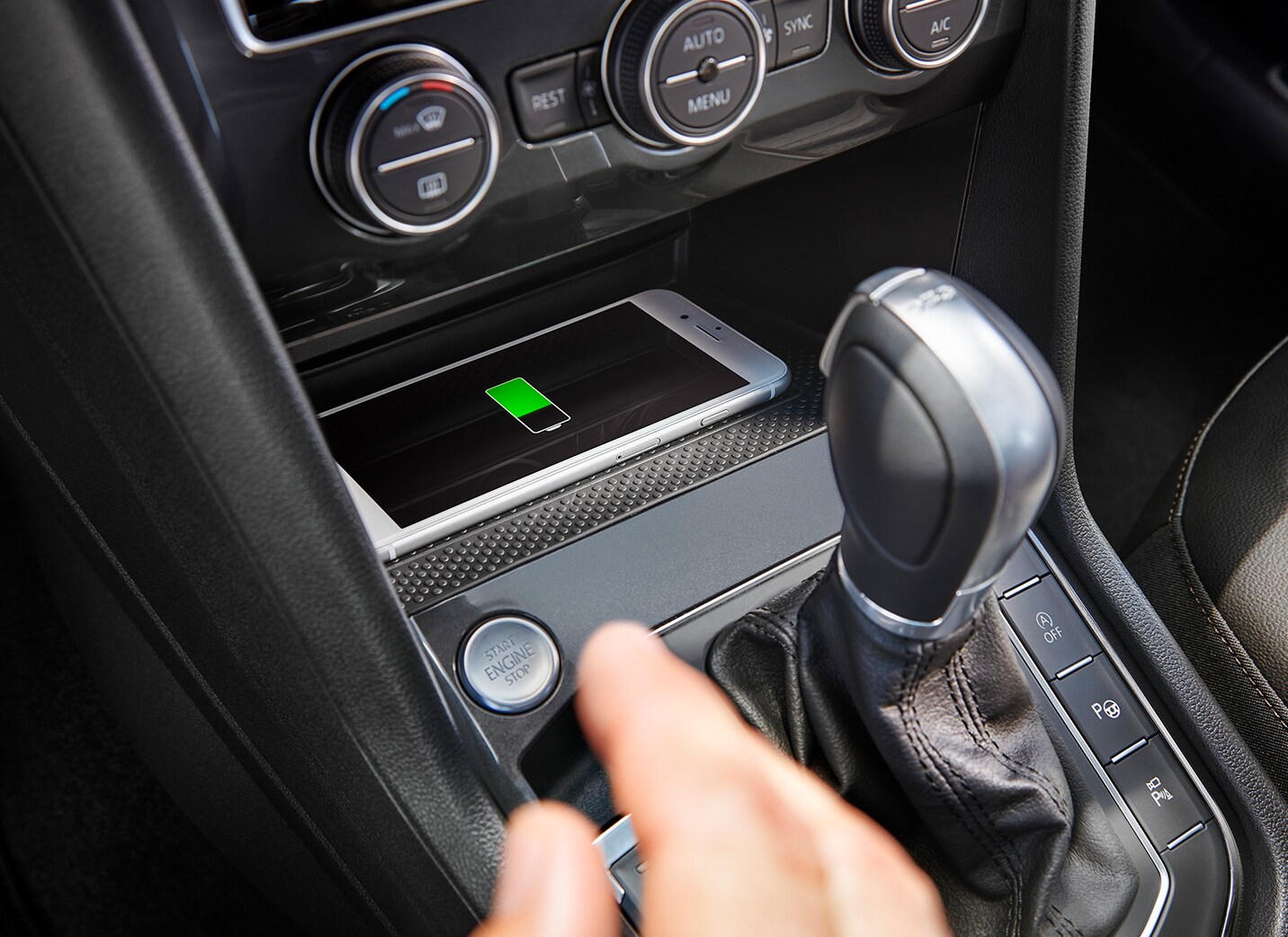 Ładowarka indukcyjna do telefonów w nowym SEAT-cie Tarraco