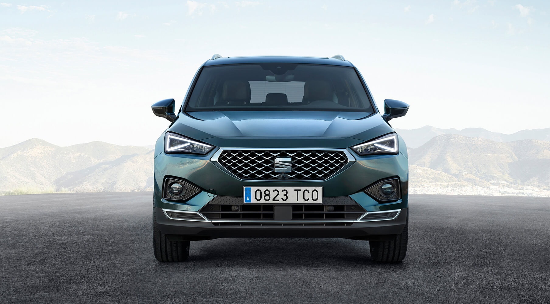 Zdjęcie nowego modelu SEAT Tarraco z górami w tle