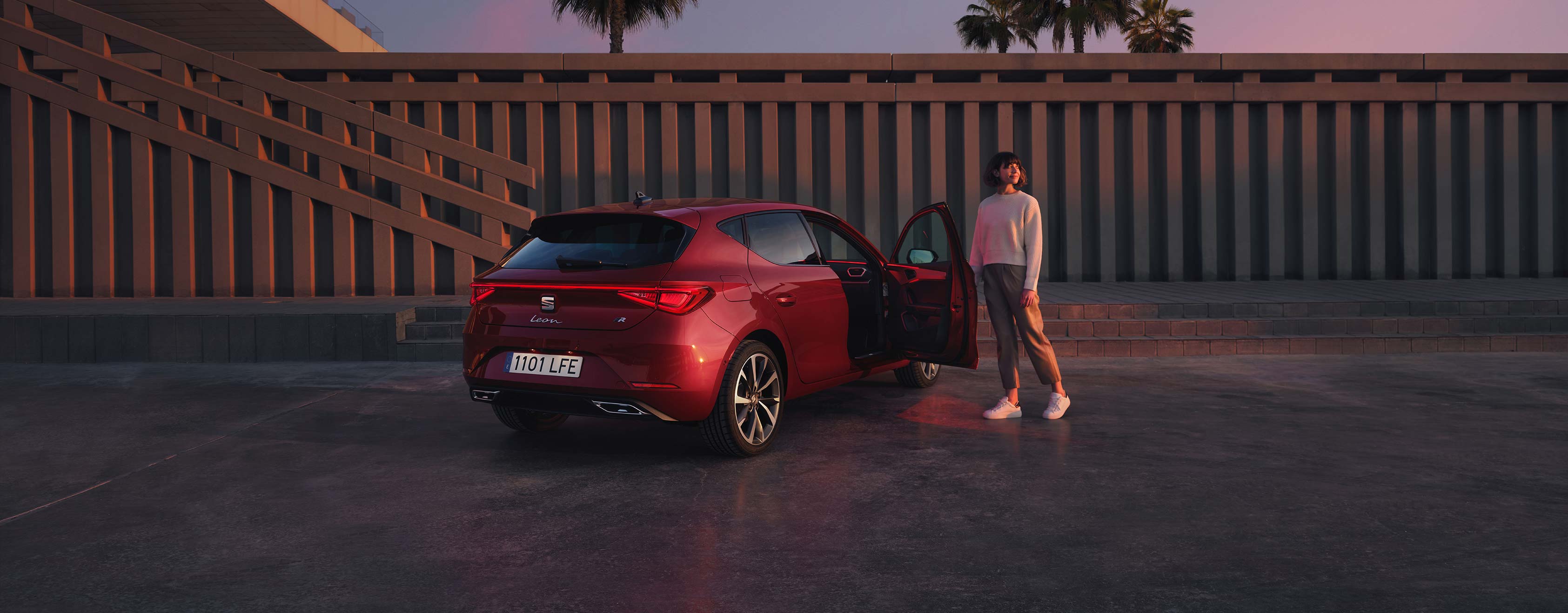 widok od tyłu na SEAT-a Leon